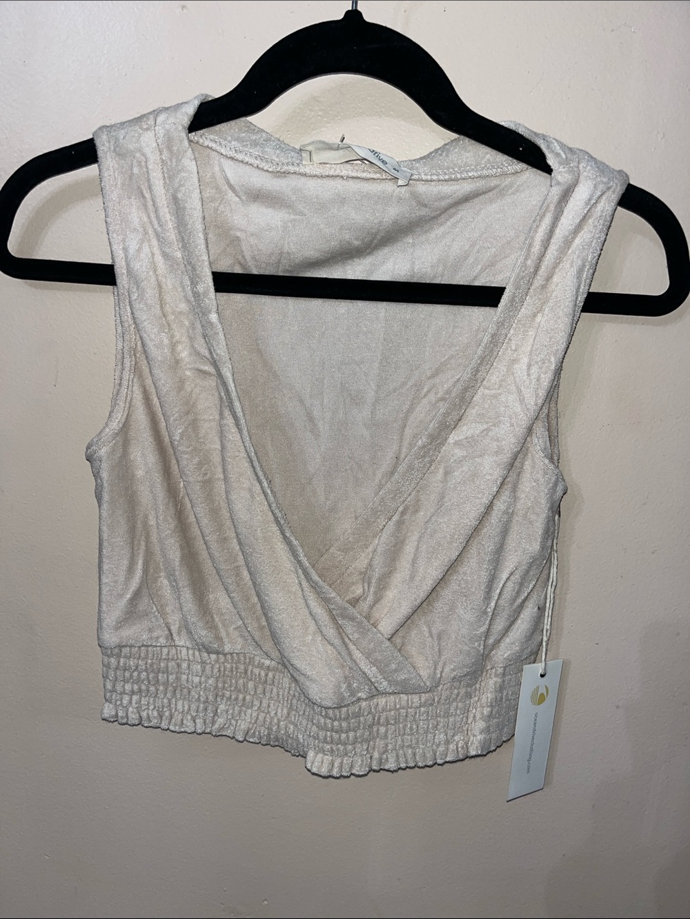 Ocean Drive Sleeveless V-Neck Cropped Tank Top Ivory NWT — Size M